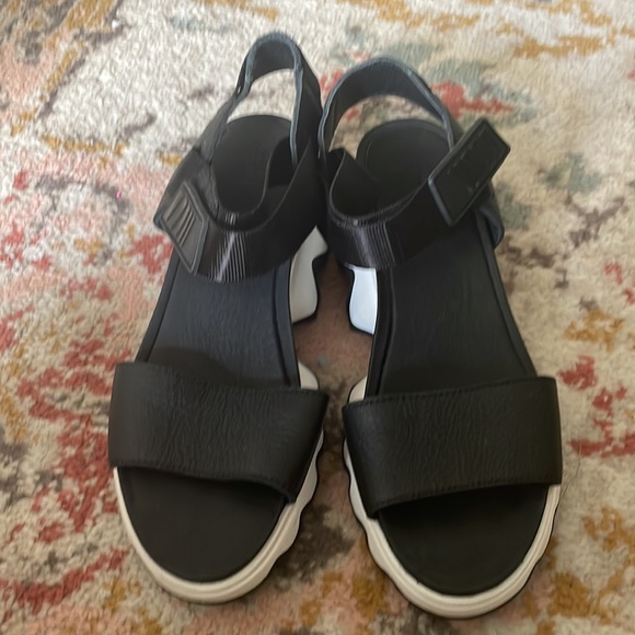 Sorel Explorer Sandals - Picture 2 of 3